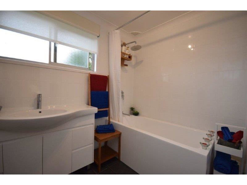 7 Camellia Grove, Bomaderry NSW 2541