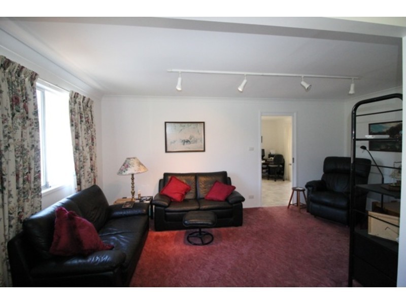 17 Basin View Parade, Basin View NSW 2540