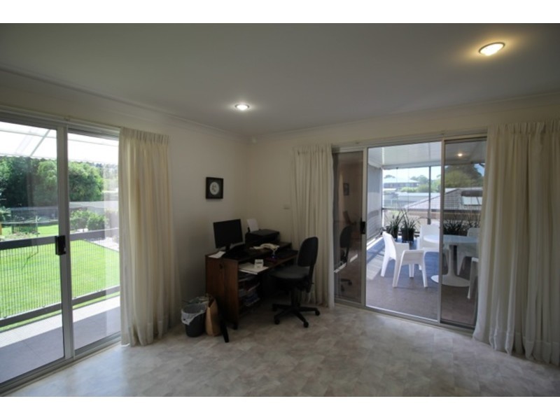 17 Basin View Parade, Basin View NSW 2540