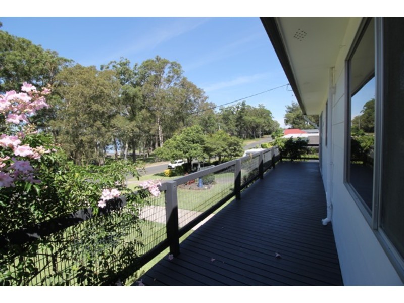 17 Basin View Parade, Basin View NSW 2540