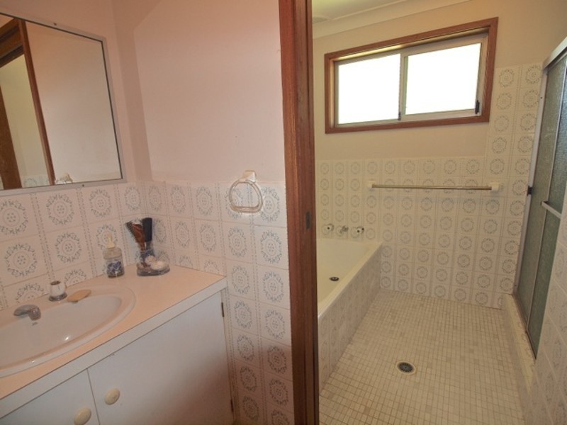 2 Tomerong Street, Huskisson NSW 2540