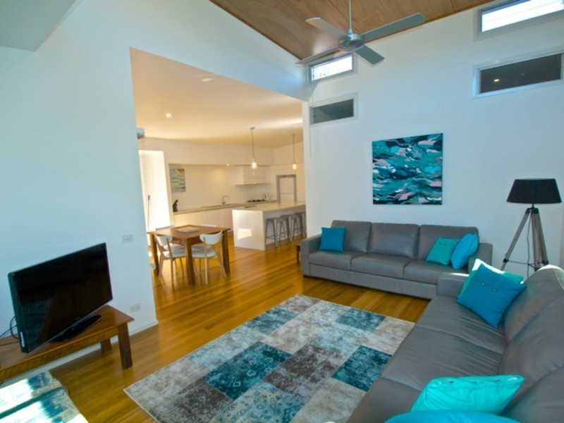 2/2 Morton Street, Huskisson NSW 2540