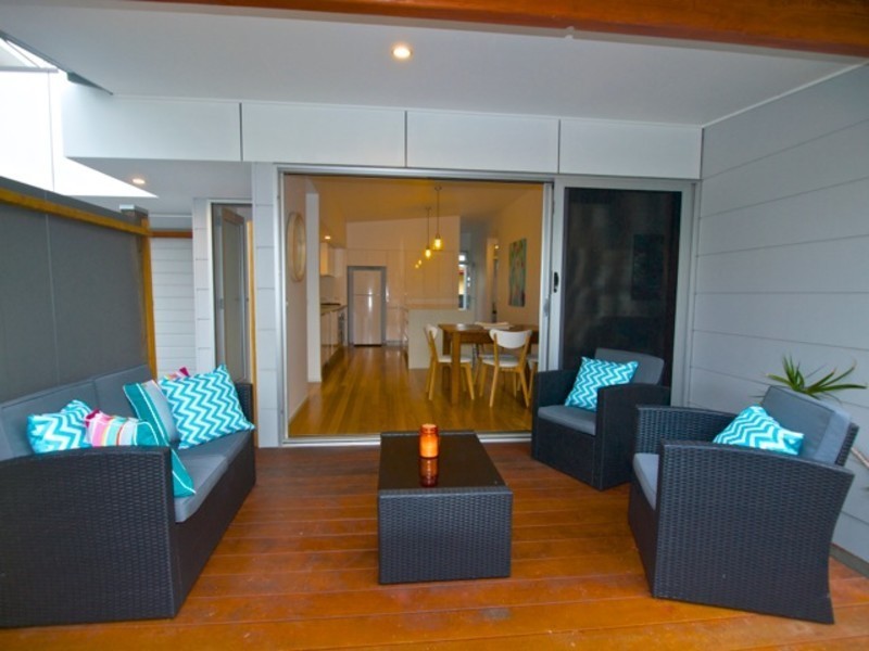 2/2 Morton Street, Huskisson NSW 2540