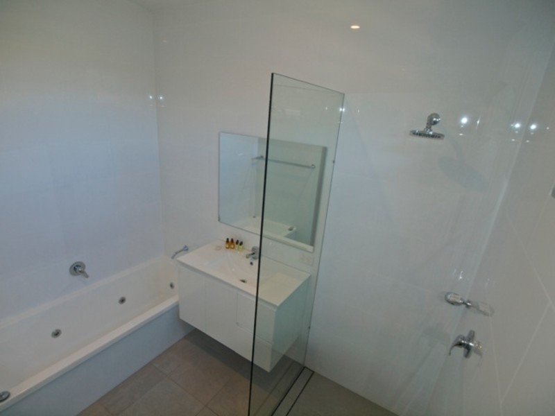 2/2 Morton Street, Huskisson NSW 2540