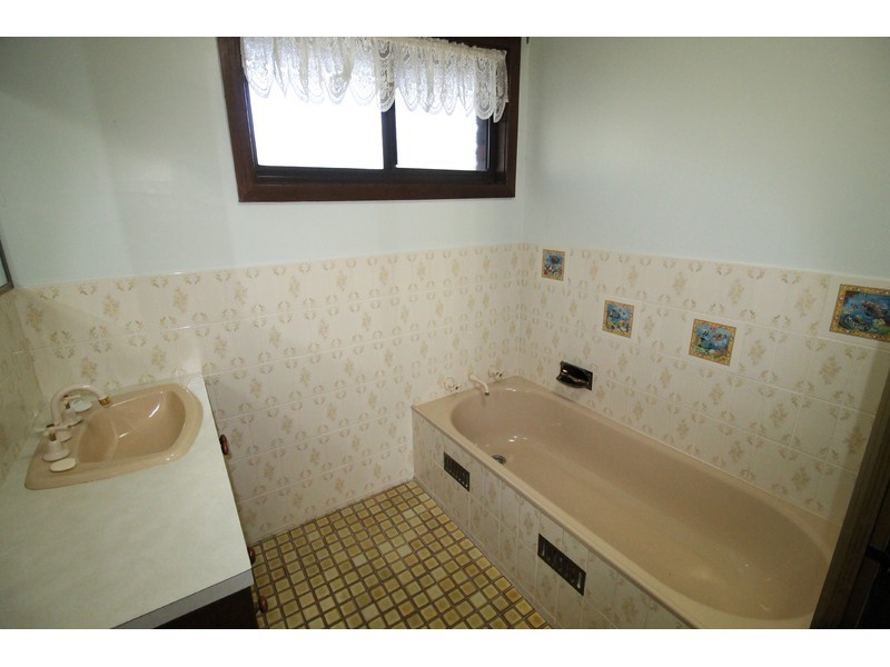 30 Lachlan Crescent, St Georges Basin NSW 2540