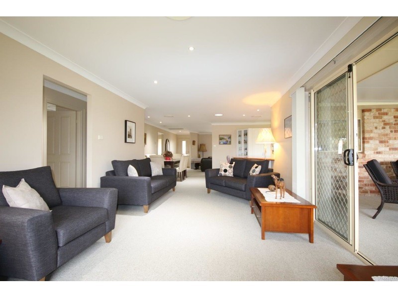 2 Maxwell Crescent, Sanctuary Point NSW 2540