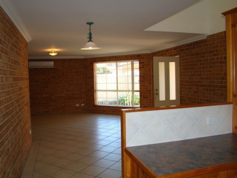 2/11 Leumeah Street, Sanctuary Point NSW 2540