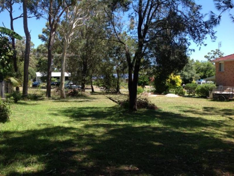 12 Riverside Esplanade, Basin View NSW 2540