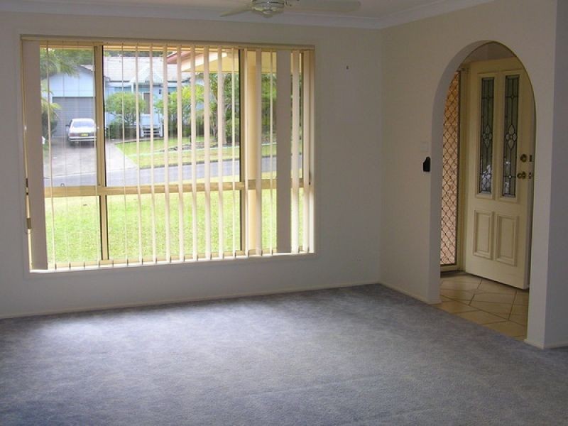 4 Yuroka Crescent, St Georges Basin NSW 2540