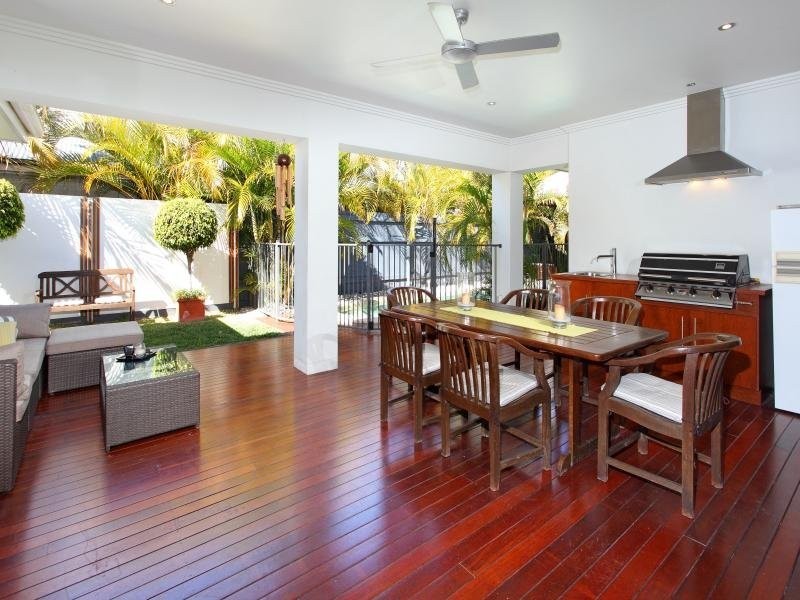 70 Barcoo Crescent, Sinnamon Park QLD 4073