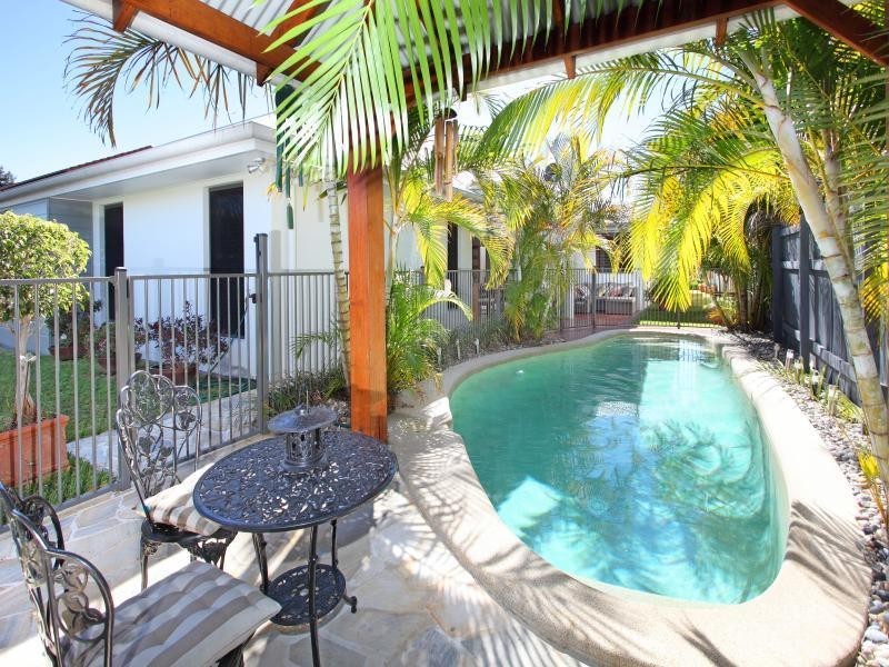 70 Barcoo Crescent, Sinnamon Park QLD 4073
