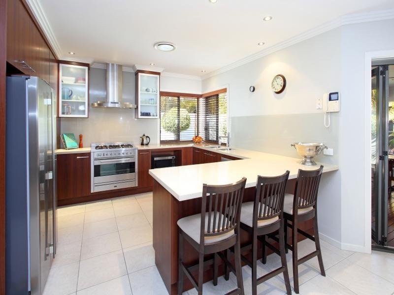 70 Barcoo Crescent, Sinnamon Park QLD 4073