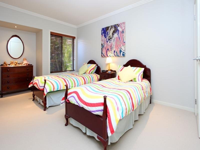 70 Barcoo Crescent, Sinnamon Park QLD 4073
