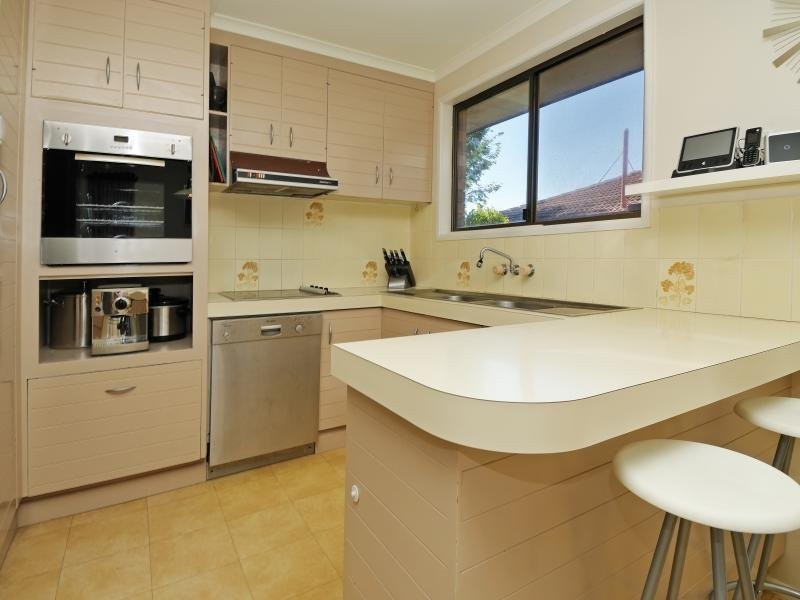 4 Wyola Close, Riverhills QLD 4074