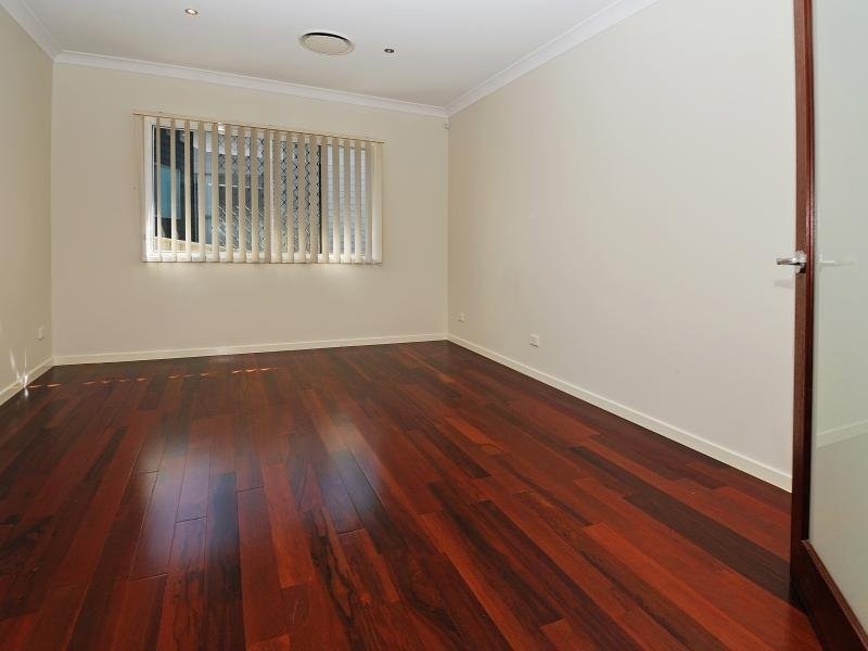 31 Goodenia Cres, Seventeen Mile Rocks QLD 4073