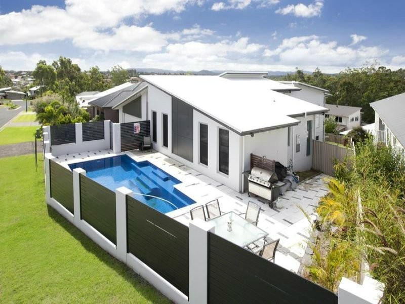 33 Goodenia Cr, Seventeen Mile Rocks QLD 4073