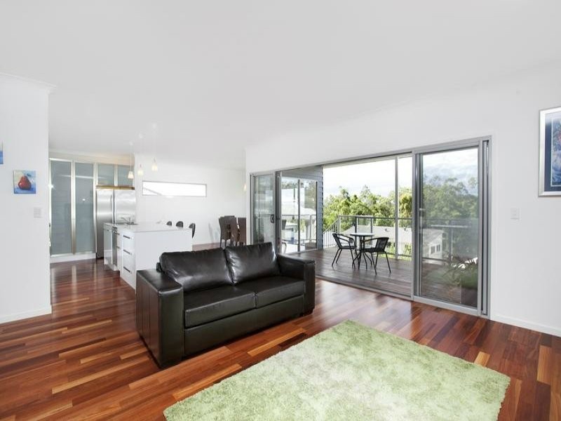 33 Goodenia Cr, Seventeen Mile Rocks QLD 4073