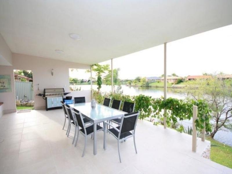 15 Southlake Drive, Varsity Lakes QLD 4227