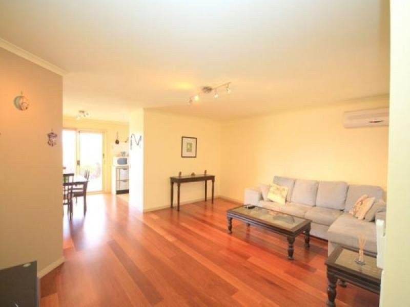 15 Southlake Drive, Varsity Lakes QLD 4227