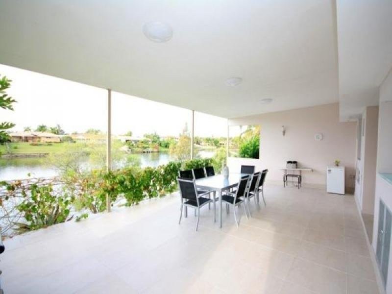 15 Southlake Drive, Varsity Lakes QLD 4227