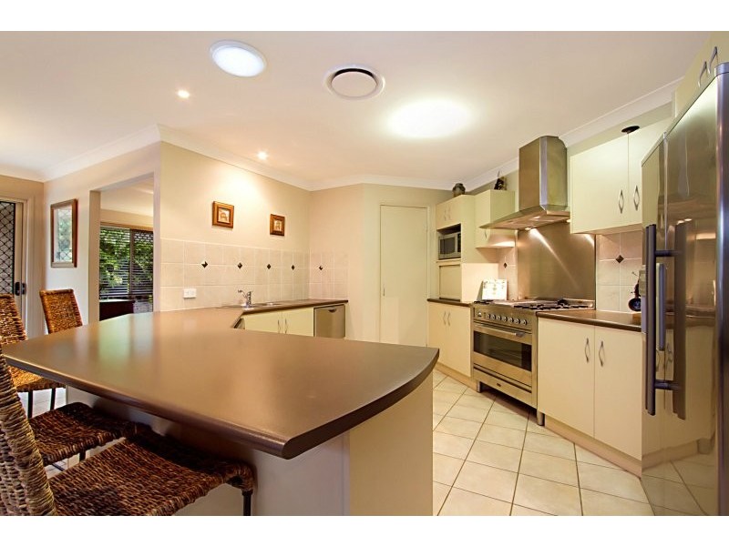 8 Jacksonia Drive, Seventeen Mile Rocks QLD 4073