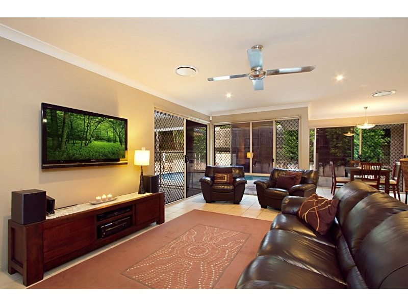 8 Jacksonia Drive, Seventeen Mile Rocks QLD 4073