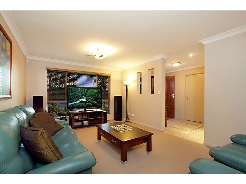 8 Jacksonia Drive, Seventeen Mile Rocks QLD 4073