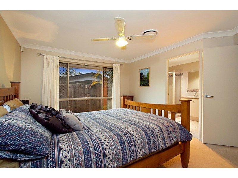 8 Jacksonia Drive, Seventeen Mile Rocks QLD 4073
