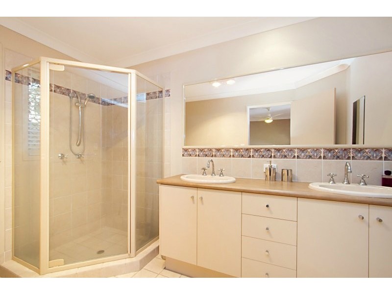 8 Jacksonia Drive, Seventeen Mile Rocks QLD 4073