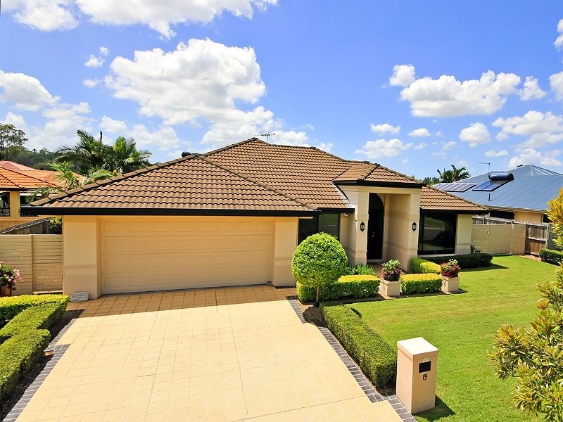 19 Lightwood Pl, Sinnamon Park QLD 4073