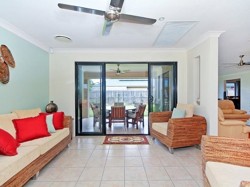 19 Lightwood Pl, Sinnamon Park QLD 4073