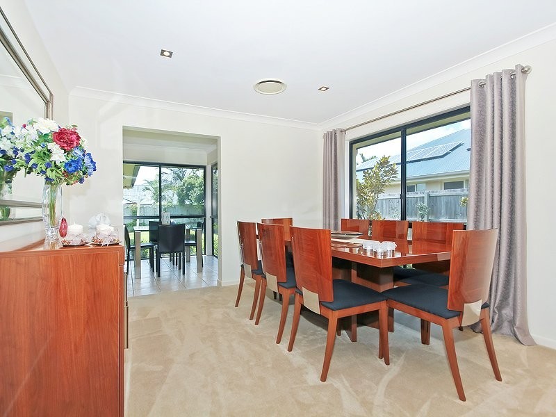 19 Lightwood Pl, Sinnamon Park QLD 4073