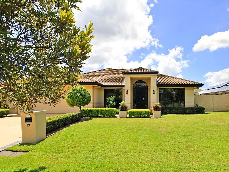 19 Lightwood Pl, Sinnamon Park QLD 4073