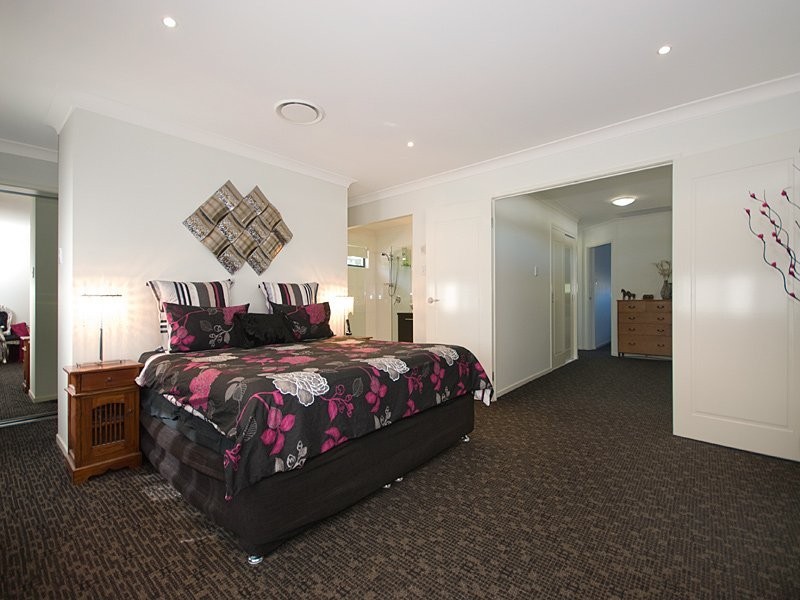 32 Eungella Terrace, Forest Lake QLD 4078