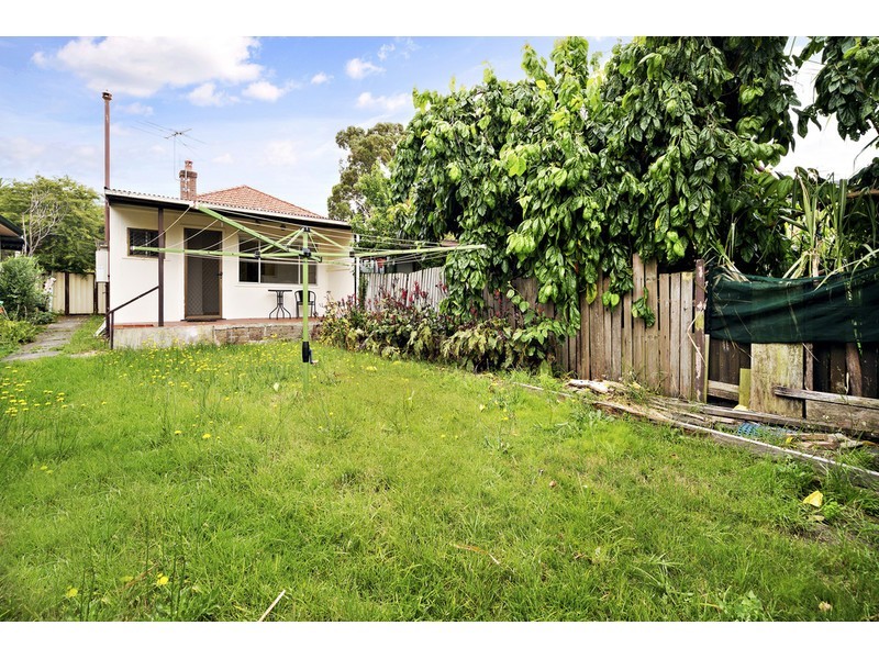 8 Oswald Street, Campsie NSW 2194