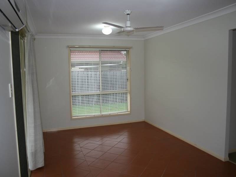 15 Solandra Circuit, Regents Park QLD 4118