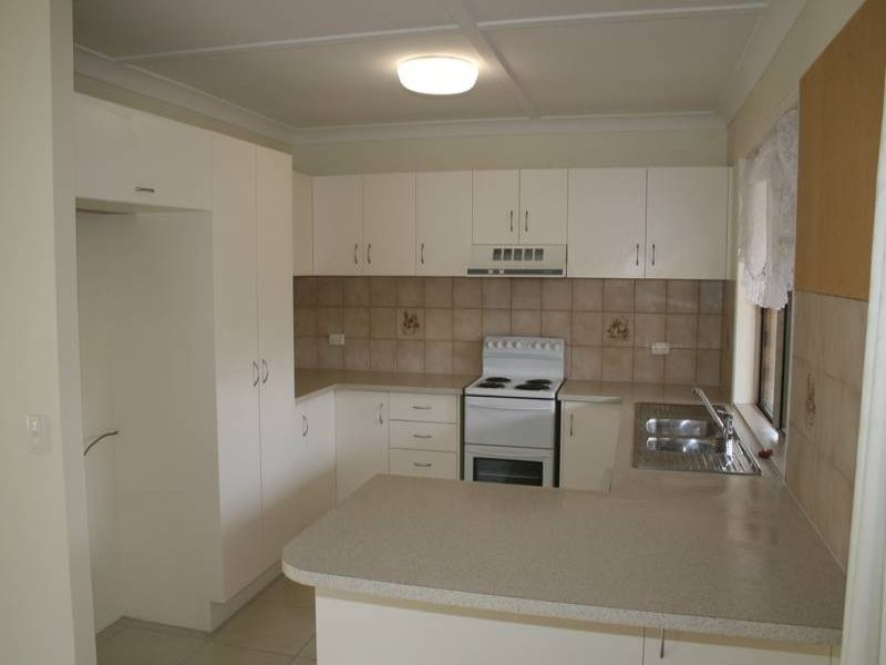 16 Penfold Street, Hillcrest QLD 4118