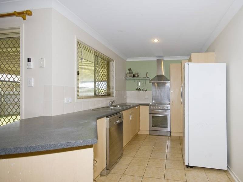 32 Lake Somerset Court, Logan Reserve QLD 4133