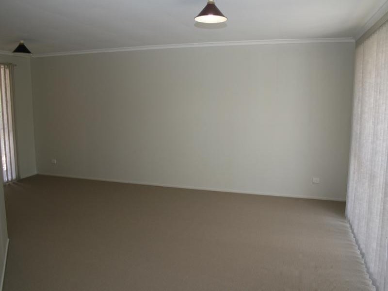 61 Federation Drive, Hillcrest QLD 4118