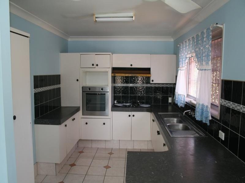 41 Peverell Street, Hillcrest QLD 4118