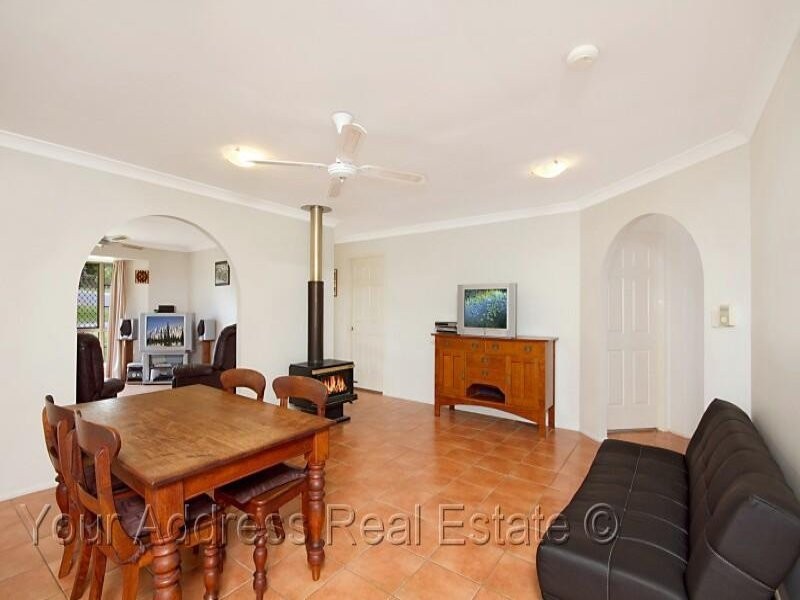 73 Bushland Drive, Regents Park QLD 4118