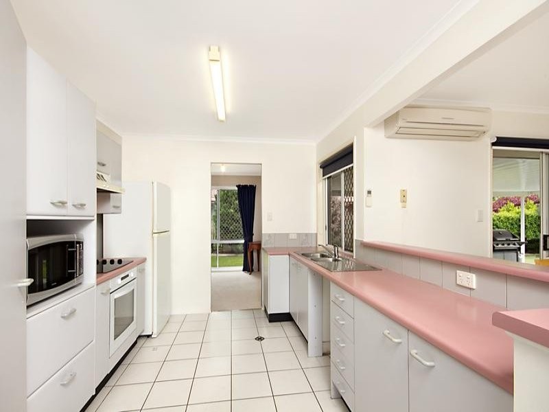 137 Emerald Drive, Regents Park QLD 4118