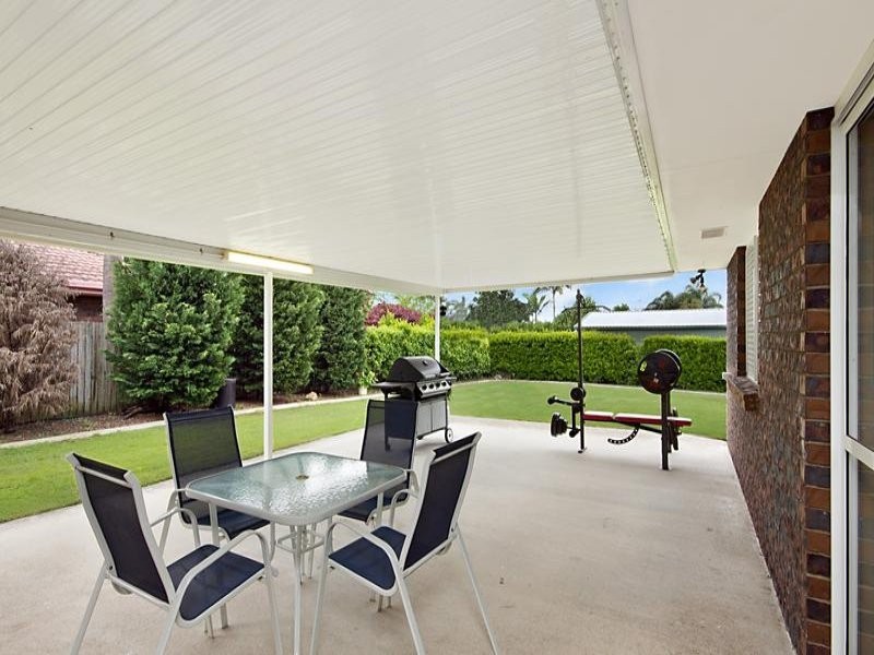 137 Emerald Drive, Regents Park QLD 4118