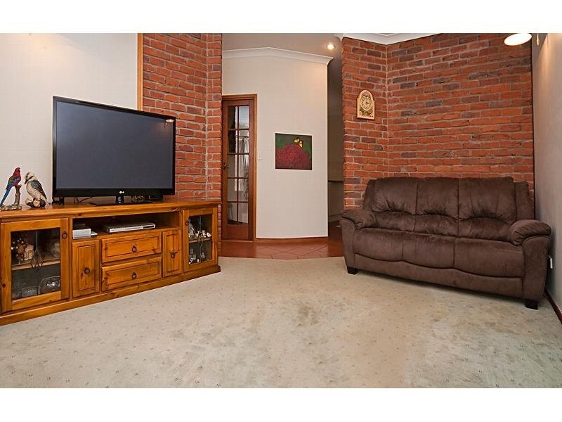 1 Folium Court, Regents Park QLD 4118