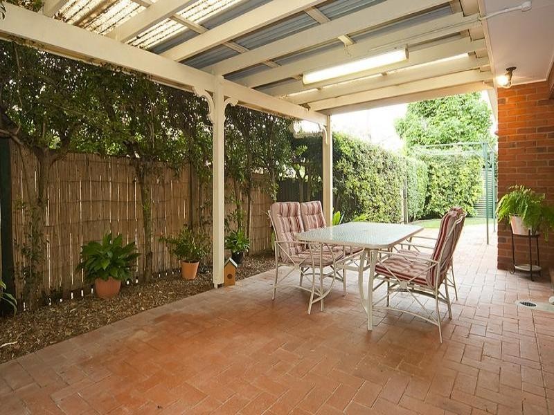 1 Folium Court, Regents Park QLD 4118
