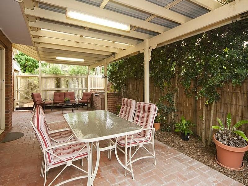 1 Folium Court, Regents Park QLD 4118