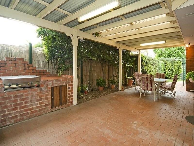 1 Folium Court, Regents Park QLD 4118