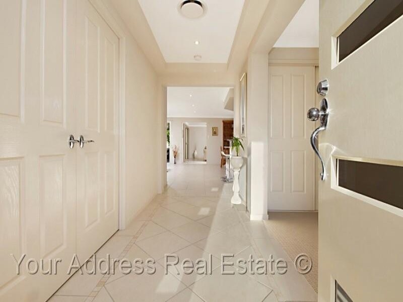 5 Cornell Close, Regents Park QLD 4118
