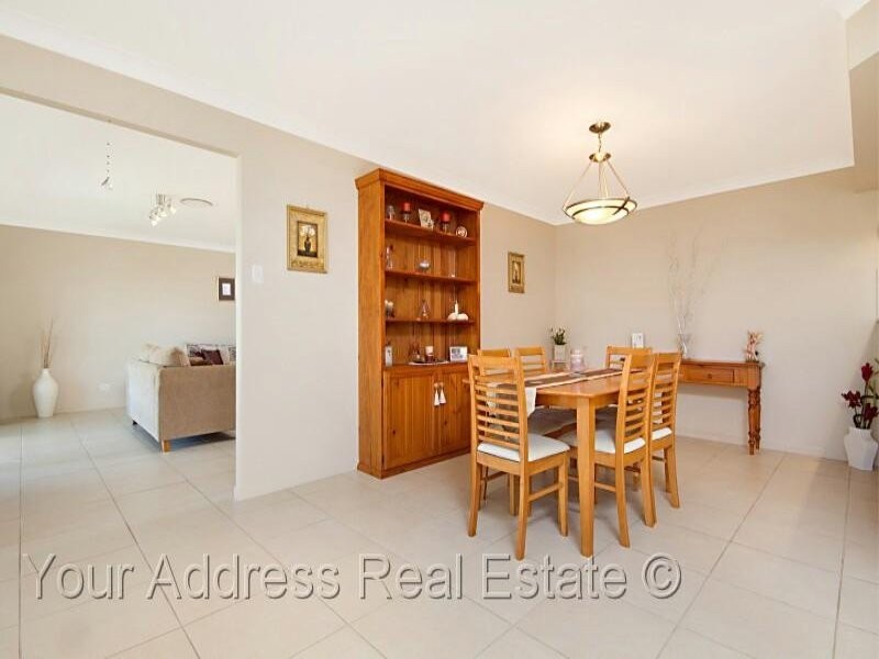 5 Cornell Close, Regents Park QLD 4118