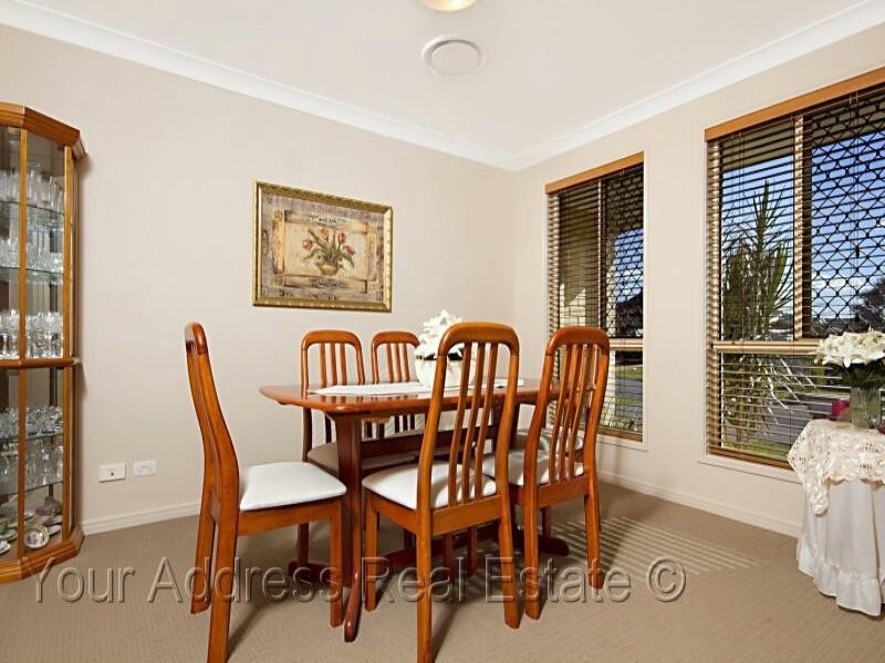 5 Cornell Close, Regents Park QLD 4118